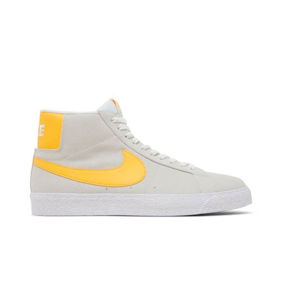 Nike Men’s SB Zoom Blazer Mid
Summit White/Summit White/Laser Orange
Skate Shoes - Picture 2 of 16